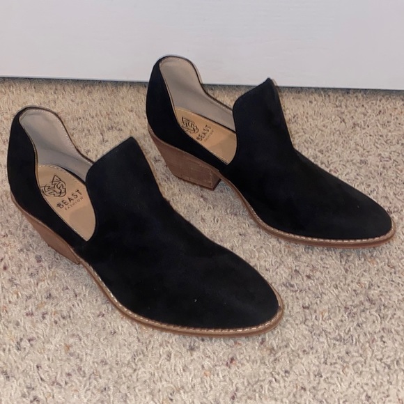 BEAST FASHION Shoes - Beast Fashion Black Faux Suede Ankle Bootie with Block Heel. Size 7.5, NEW